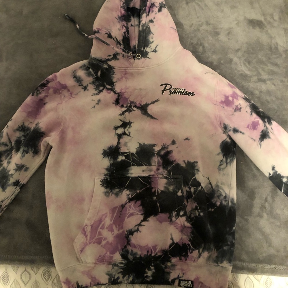 Broken promises hoodie🕸🌹